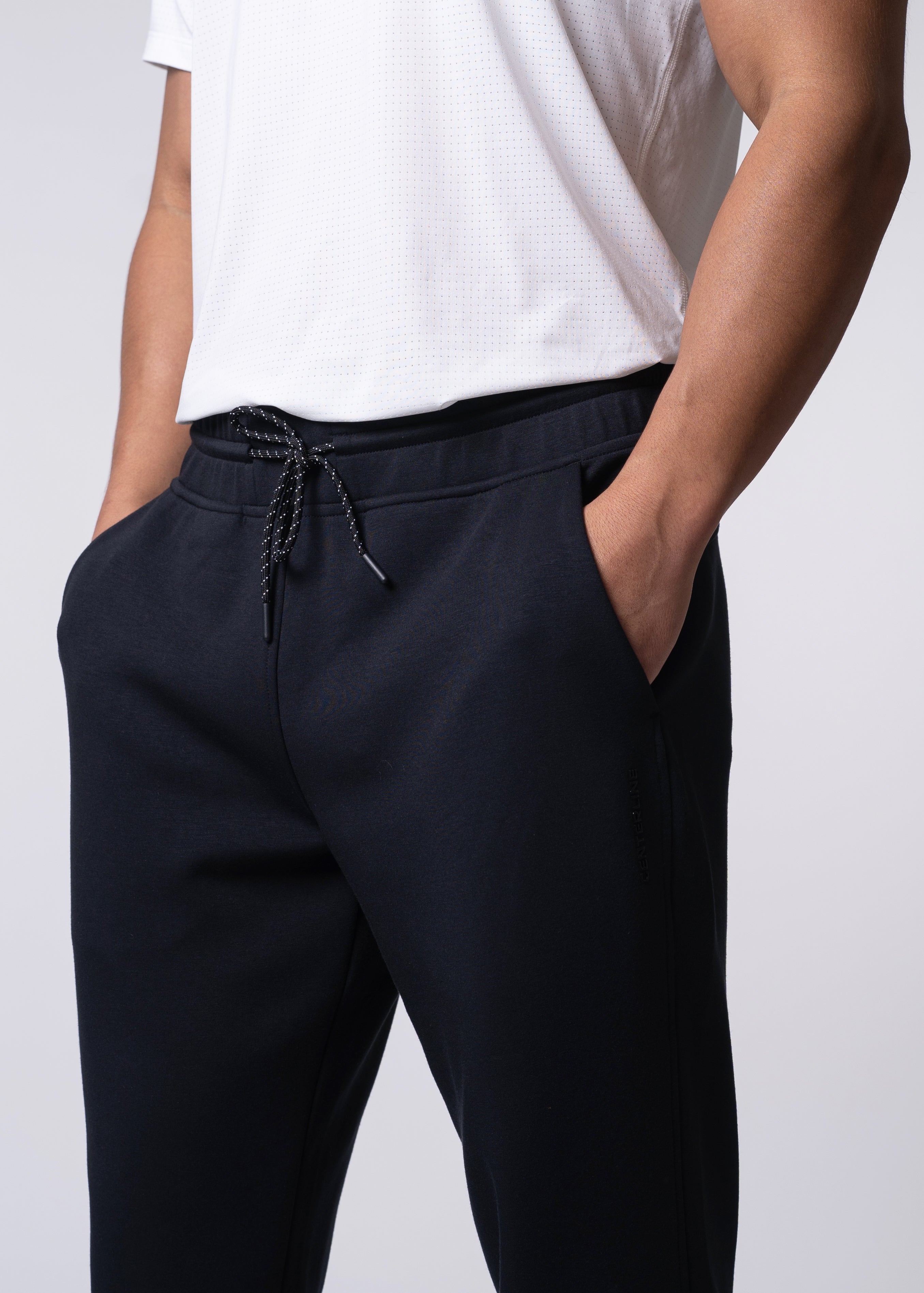 Apres Men's Jogger - FORWRD - His go-to Apres Play jogger, featuring an easy pull-on waistband with drawcord for adjustability and relaxed fit for post-game comfort. Soft and comfortable water repellent fabric helps protect you from the elements, while front hand pockets add convenient storage. With a streetwear-inspired look and functional design, these joggers transition seamlessly from court to street.