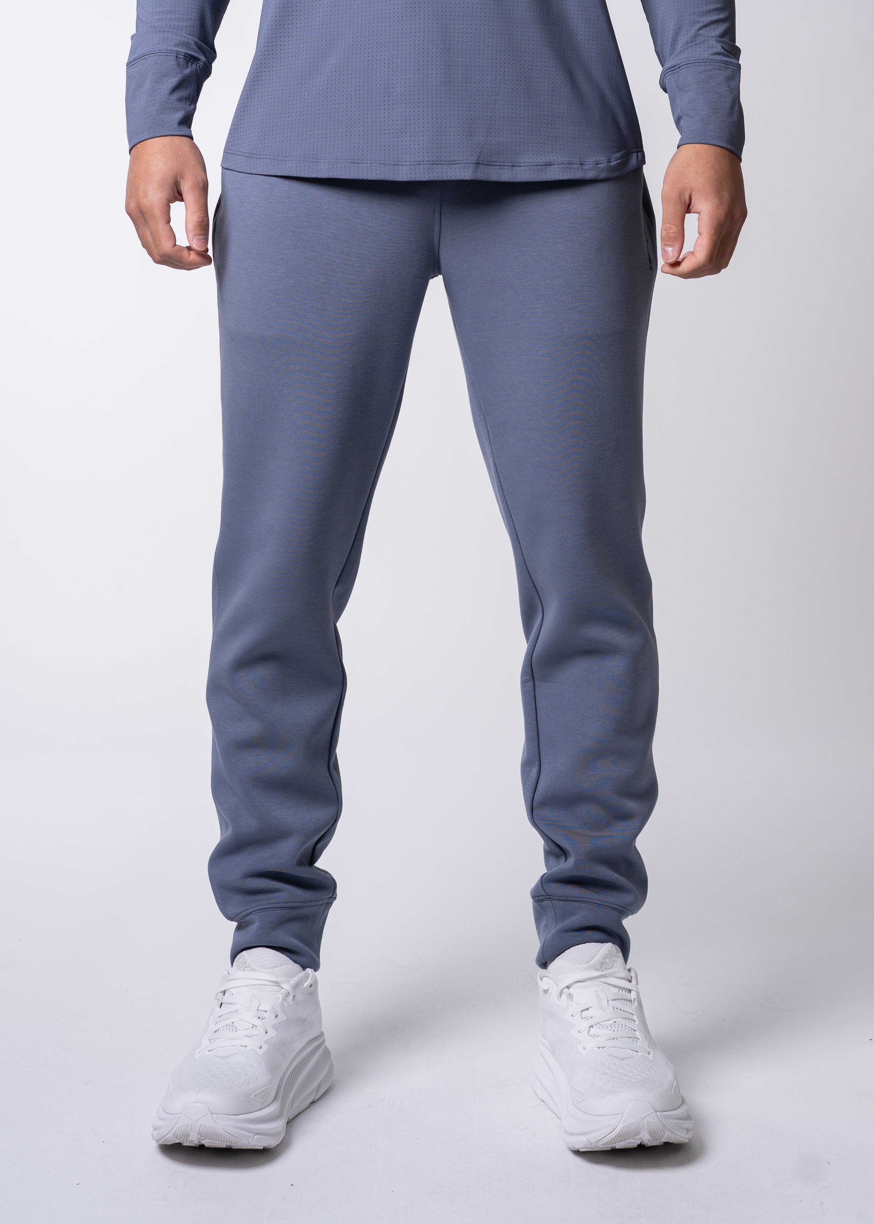 Apres Men's Jogger - FORWRD - His go-to Apres Play jogger, featuring an easy pull-on waistband with drawcord for adjustability and relaxed fit for post-game comfort. Soft and comfortable water repellent fabric helps protect you from the elements, while front hand pockets add convenient storage. With a streetwear-inspired look and functional design, these joggers transition seamlessly from court to street.