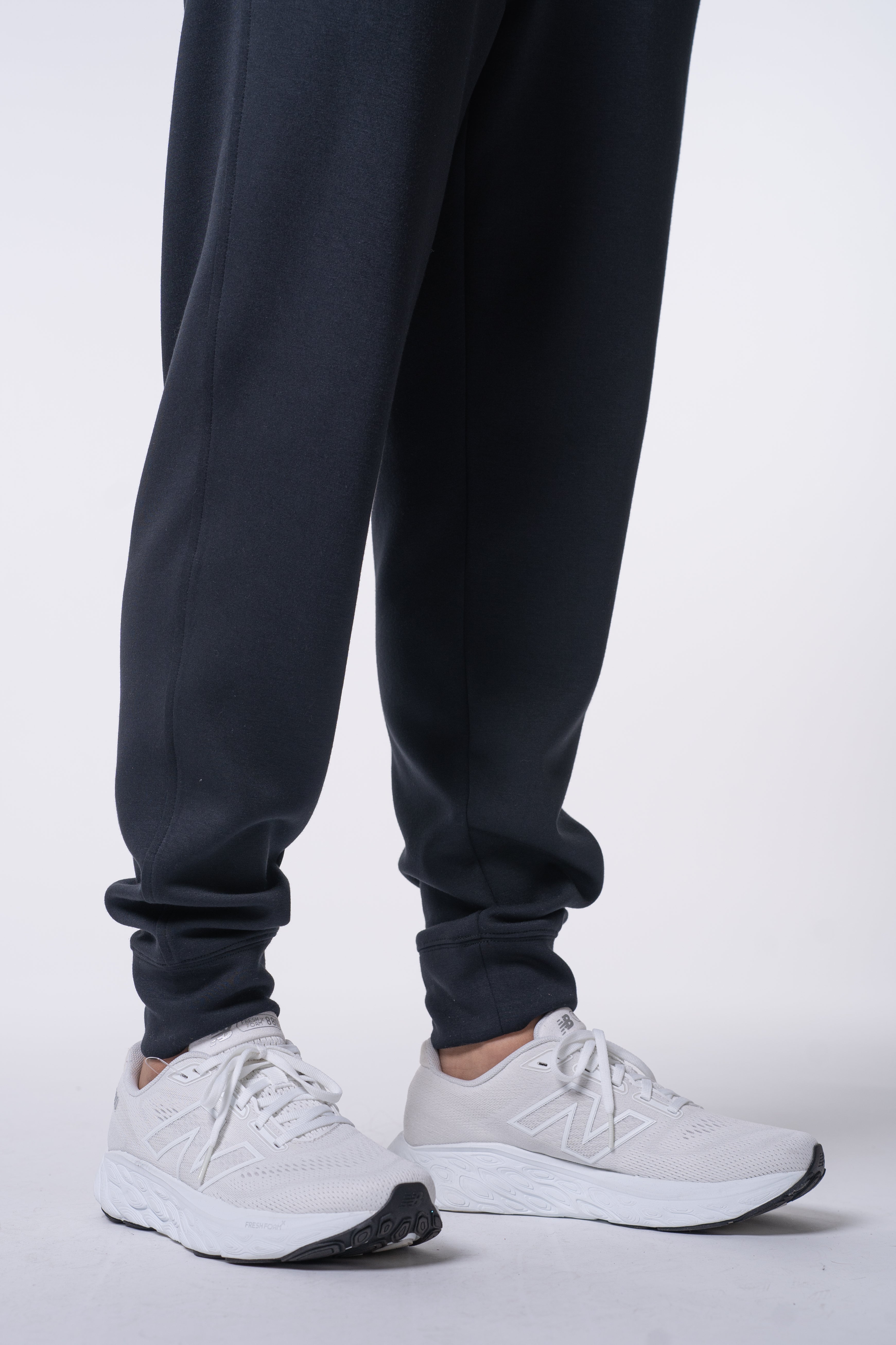 Apres Women's Jogger - FORWRD - Her go-to Apres Play jogger, featuring an easy pull-on waistband and relaxed fit for post-game comfort. Soft and comfortable water repellent fabric helps protect you from the elements, while front hand pockets add convenient storage. With a streetwear-inspired look and functional design, these joggers transition seamlessly from court to street.