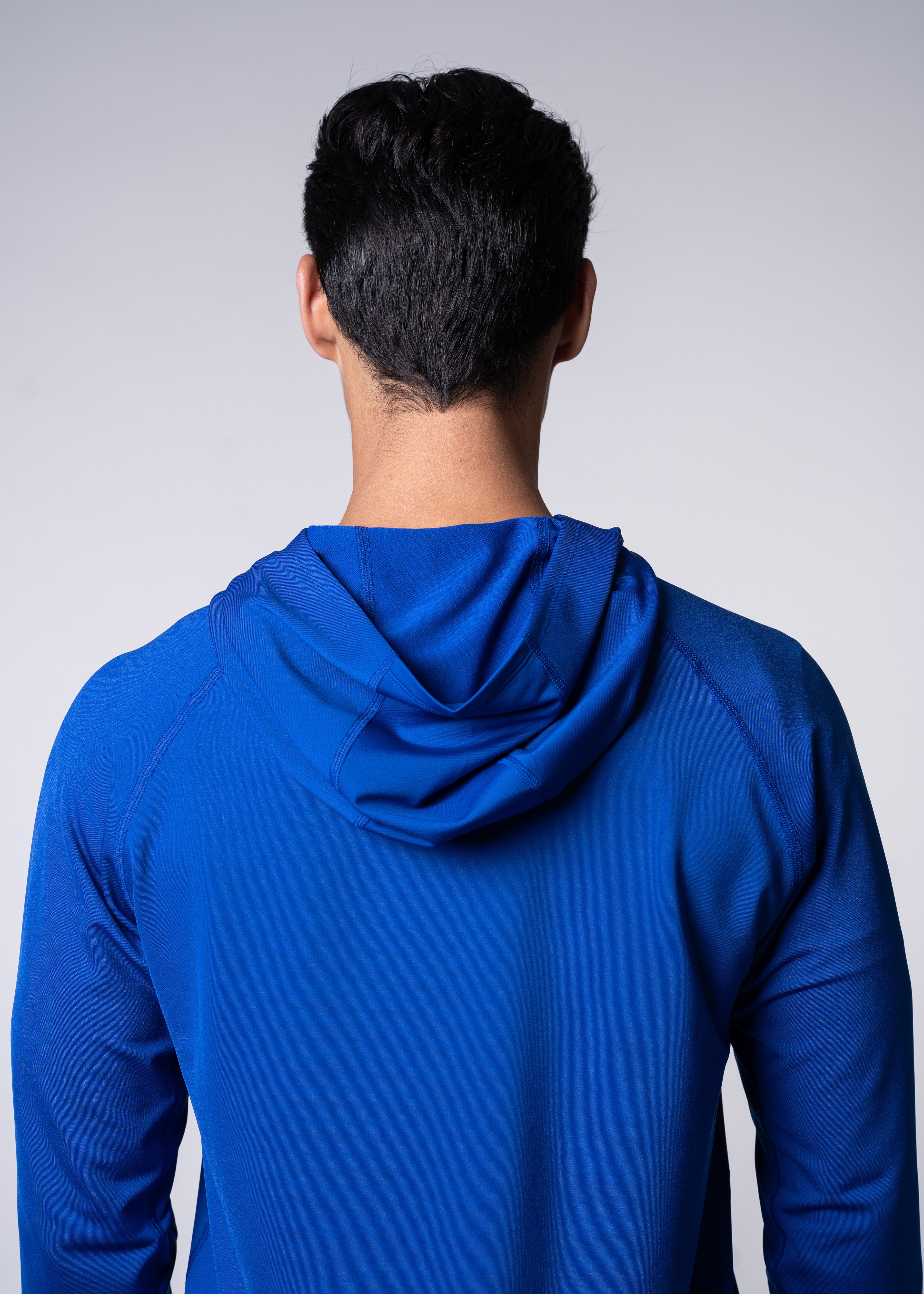 Layering Hoodie Men's - FORWRD - Stay cool and comfortable with our performance-enhanced fabric, designed to regulate your temperature on and off the court. The curved hem allows for freedom of movement, while the extended back hem offers added coverage. Keep your sleeves secure with our discreet thumbholes—perfect for those chilly morning warm-ups or brisk climate play. This top is ideal for layering during warm-ups or tackling cooler conditions in style.