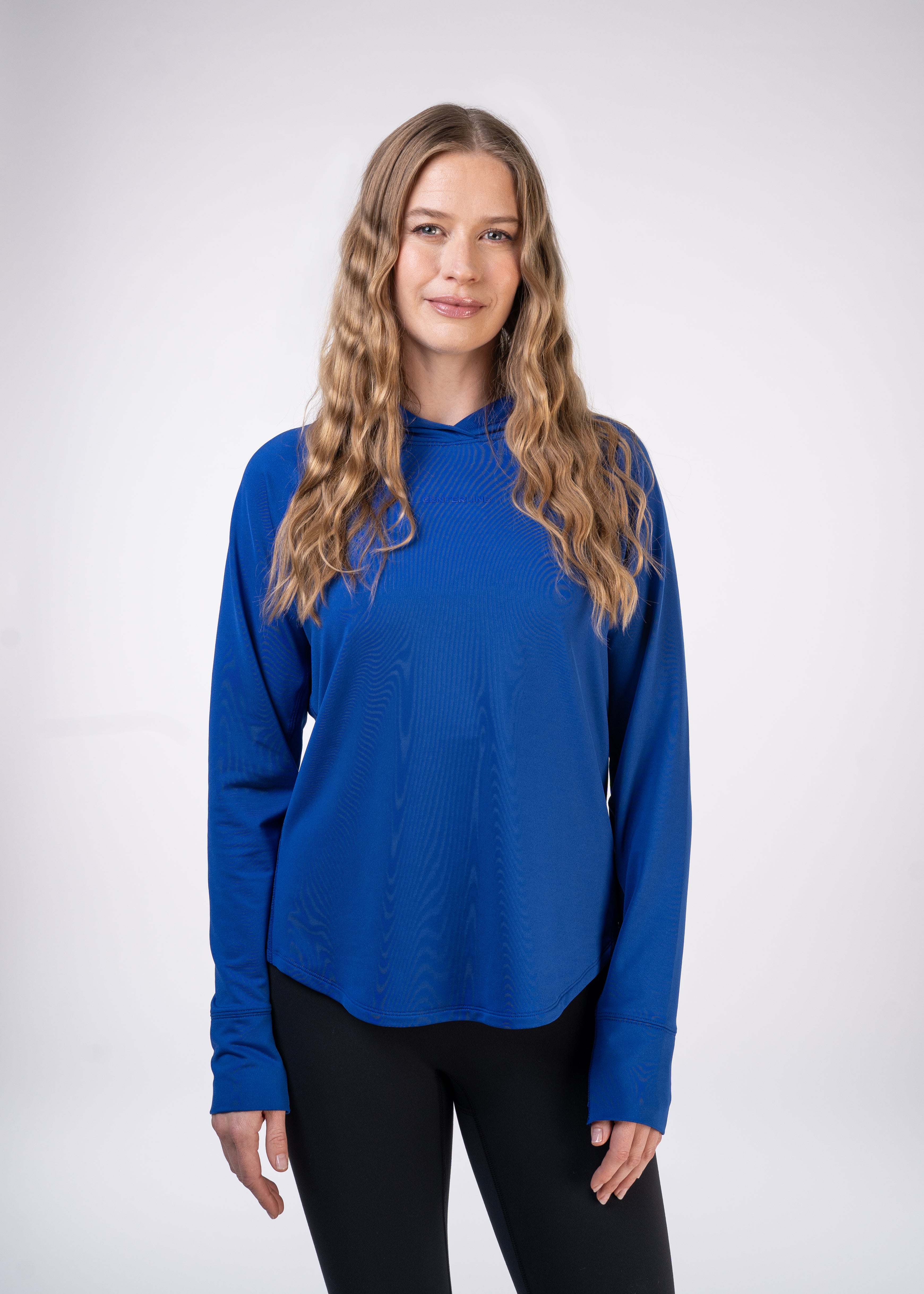 Layering Hoodie Women's - FORWRD - Stay cool and comfortable with our performance-enhanced fabric, designed to regulate your temperature on and off the court. The curved hem allows for freedom of movement, while the extended back hem offers added coverage. Keep your sleeves secure with our discreet thumbholes—perfect for those chilly morning warm-ups or brisk climate play. This top is ideal for layering during warm-ups or tackling cooler conditions in style.