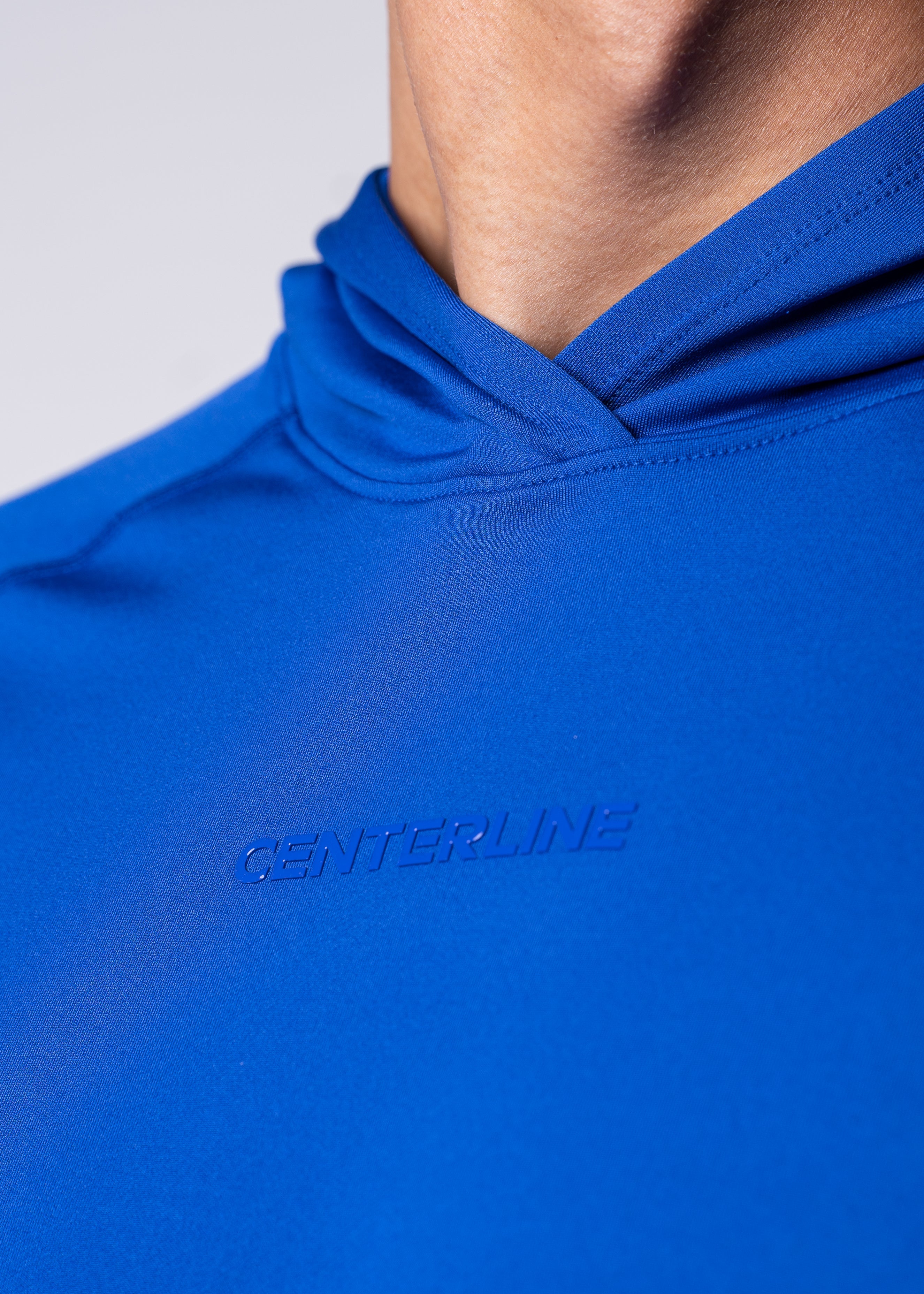 Layering Hoodie Men's - FORWRD  -  Stay cool and comfortable with our performance-enhanced fabric, designed to regulate your temperature on and off the court. The curved hem allows for freedom of movement, while the extended back hem offers added coverage. Keep your sleeves secure with our discreet thumbholes—perfect for those chilly morning warm-ups or brisk climate play. This top is ideal for layering during warm-ups or tackling cooler conditions in style.