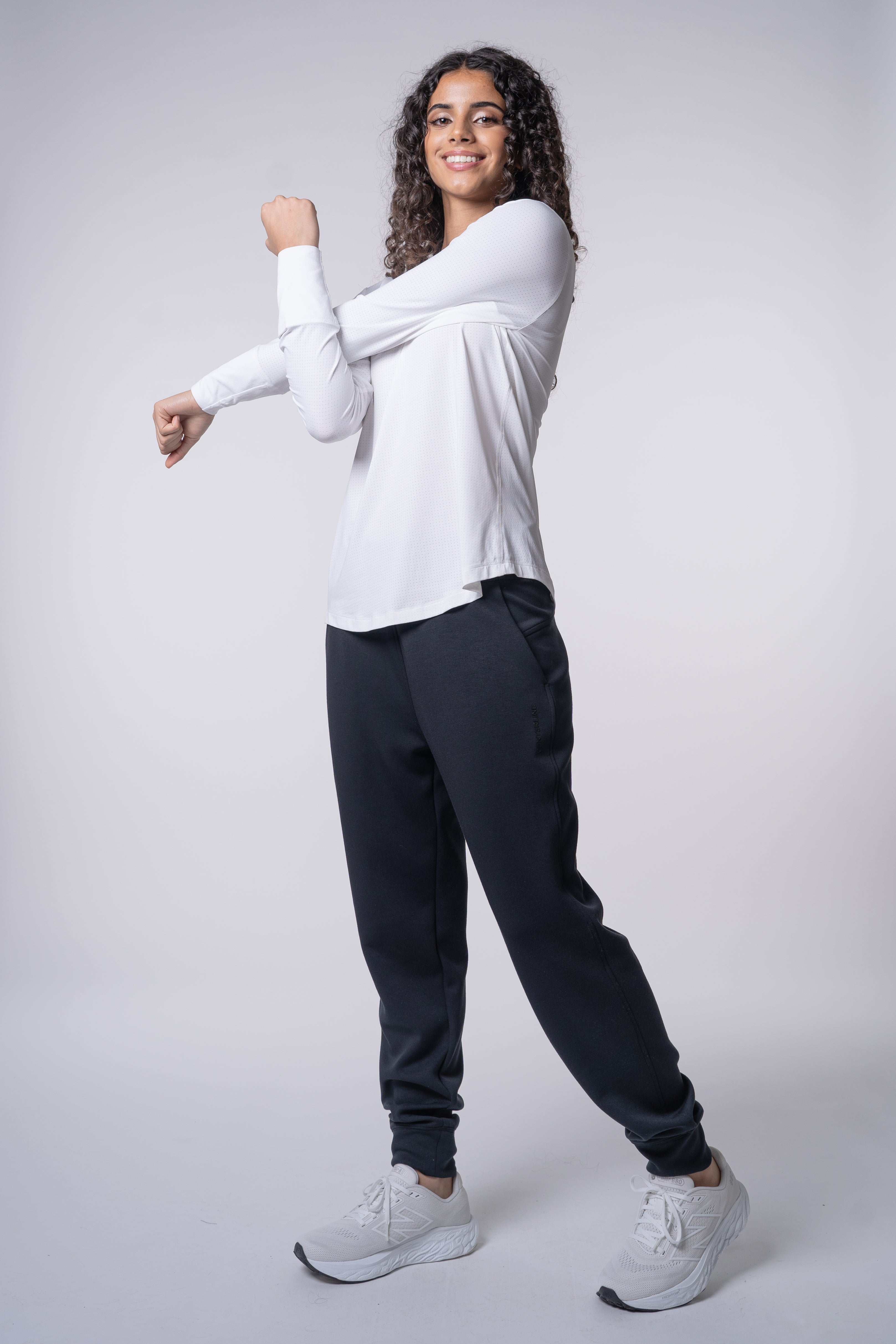 Apres Women's Jogger - FORWRD  -  Her go-to Apres Play jogger, featuring an easy pull-on waistband and relaxed fit for post-game comfort. Soft and comfortable water repellent fabric helps protect you from the elements, while front hand pockets add convenient storage. With a streetwear-inspired look and functional design, these joggers transition seamlessly from court to street.